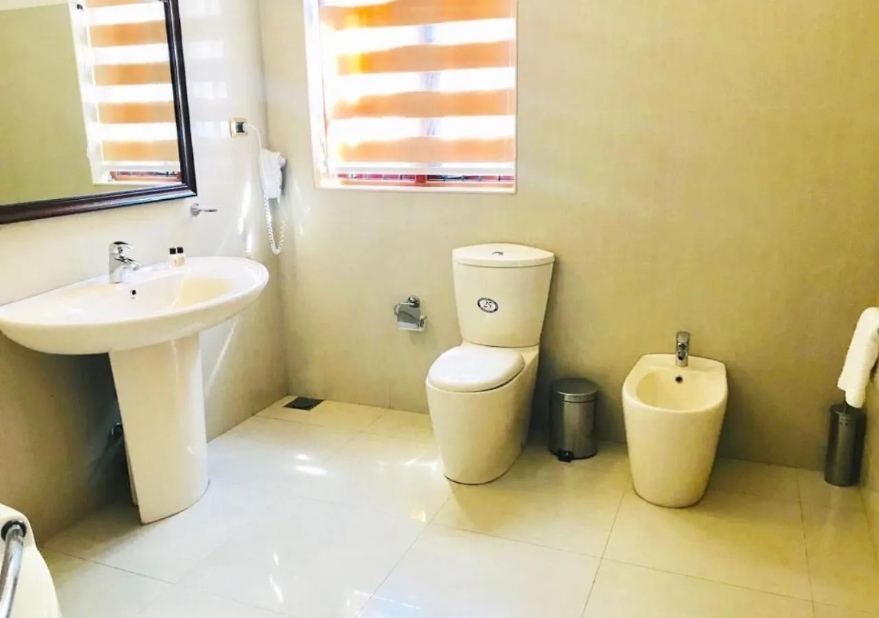 Ama Villa نيجومبو 0*,